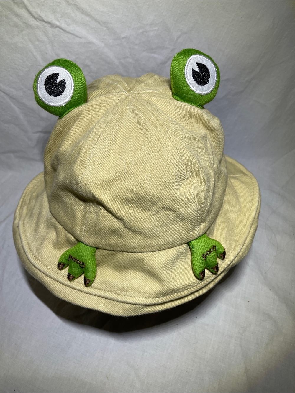 Kids Frog Bucket Hat - Cream with Green Frog Accents